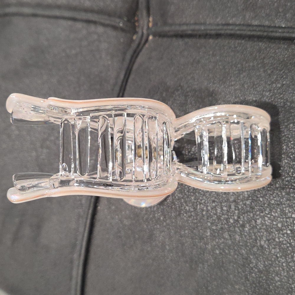 Elegant Light Yellow Iridescent Hair Claw Clip - Picture 8 of 8